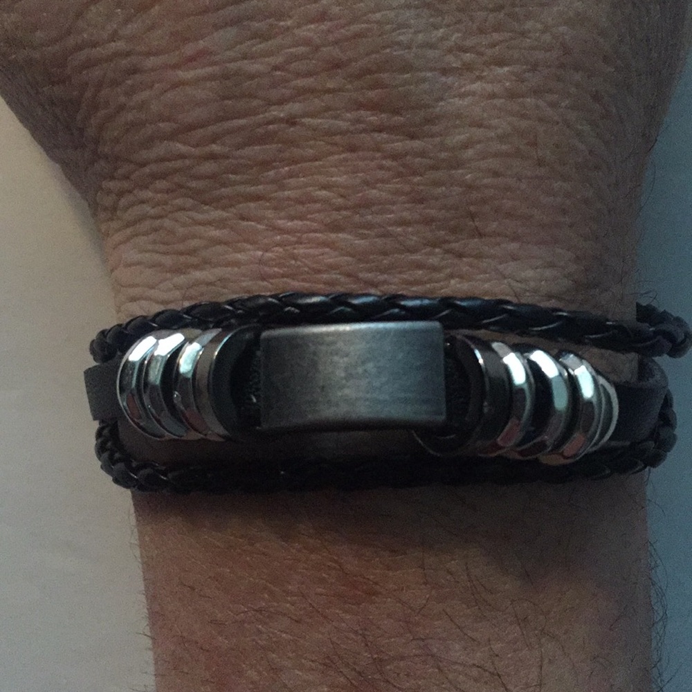 Mens Leather Bracelet Black With Silver Tone New - Picture 2 of 3